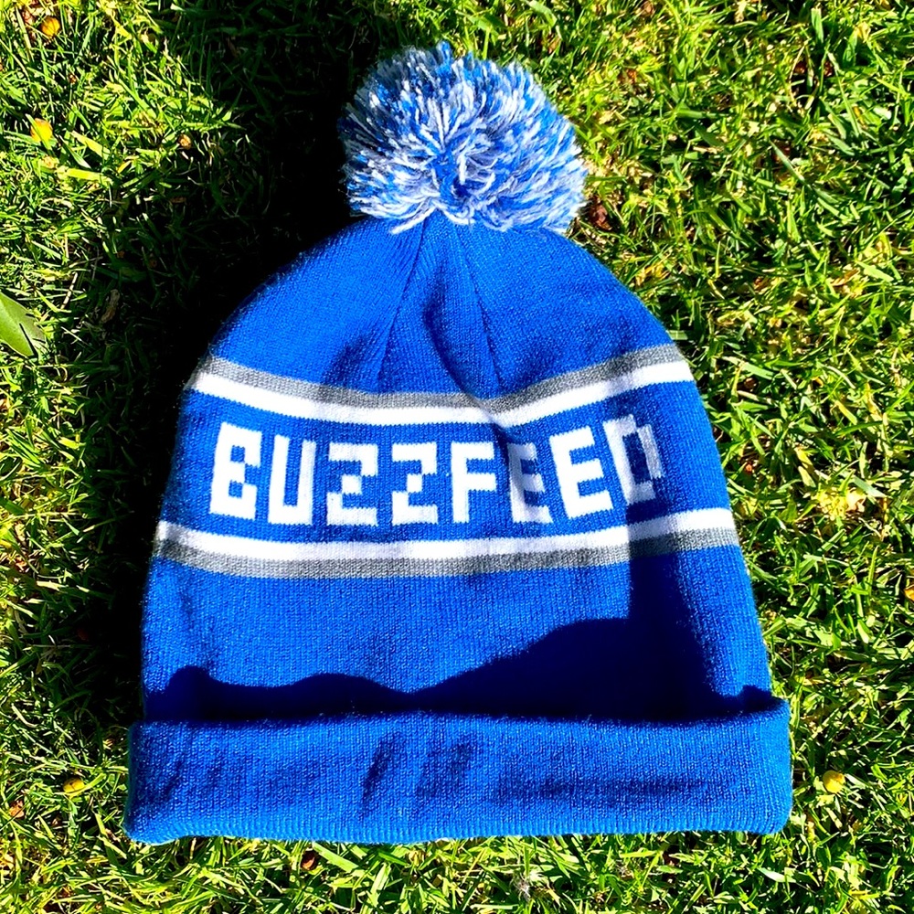 Buzzfeed Pom beanie - winter hat